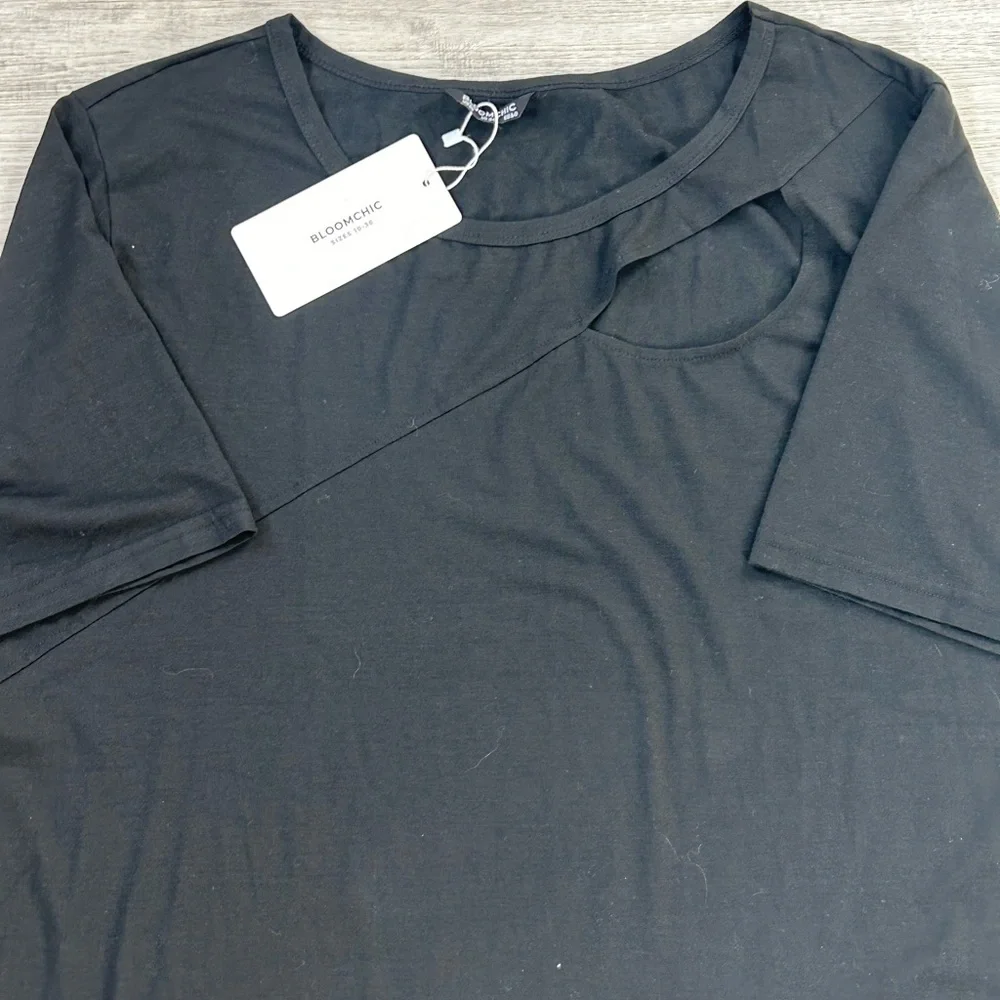 BloomChic Black Short Sleeve Tee - Picture 2 of 10